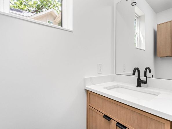 2917 Lyons RD 1, Austin TX 78702
