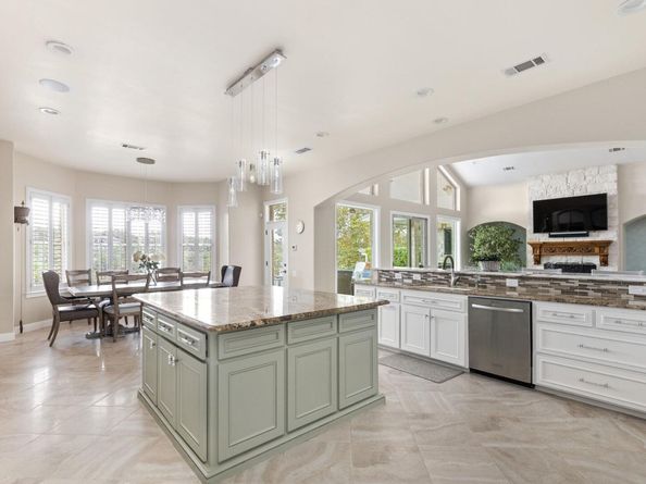 805 Brooks Hollow RD, Lakeway TX 78734