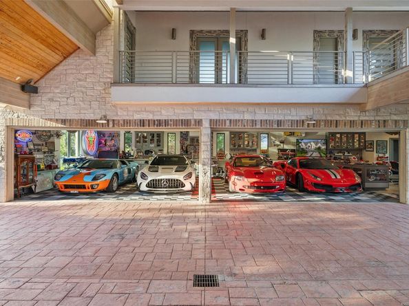 805 Brooks Hollow RD, Lakeway TX 78734