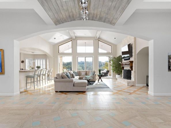 805 Brooks Hollow RD, Lakeway TX 78734