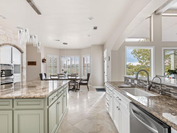 805 Brooks Hollow RD, Lakeway TX 78734