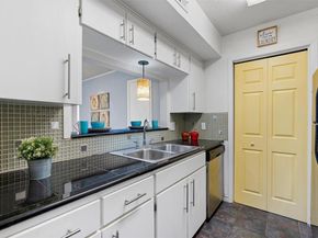 6718 Silvermine DR 702, Austin TX 78736