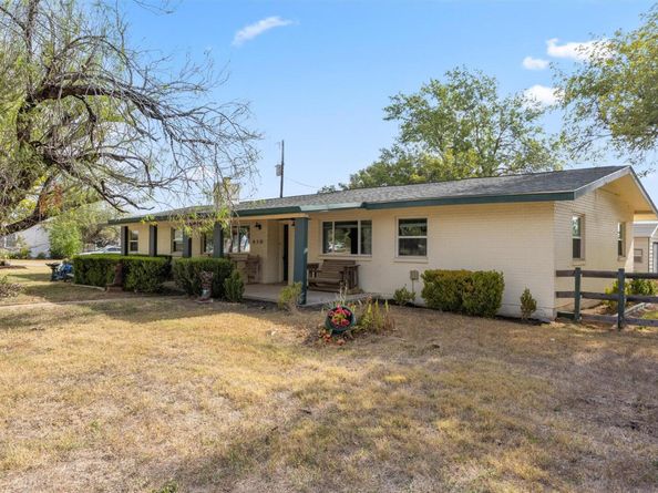 410 N Burnet ST, Manor TX 78653