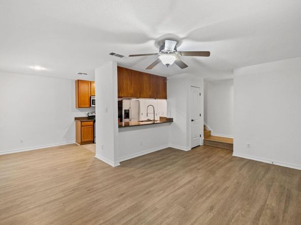 6700 Cooper LN 19, Austin TX 78745