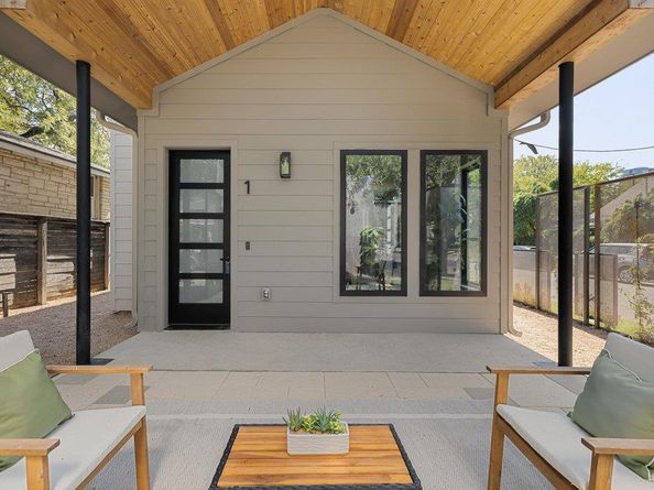 1401 E 3rd ST 1, Austin TX 78702