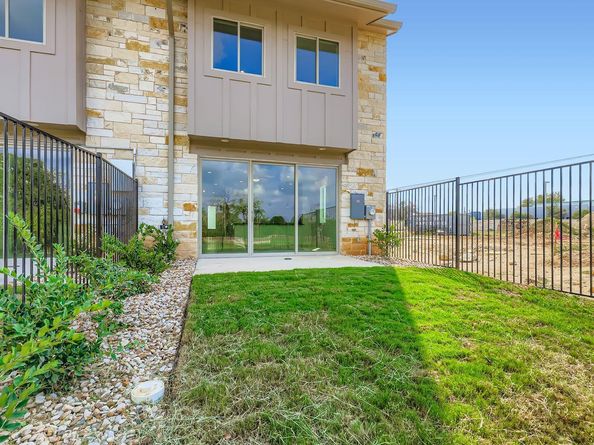 300 Tesla CIR, Austin TX 78681