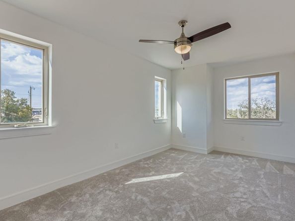 300 Tesla CIR, Austin TX 78681