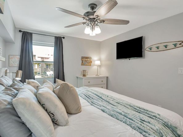 551 Demarett DR 4, Point Venture TX 78645