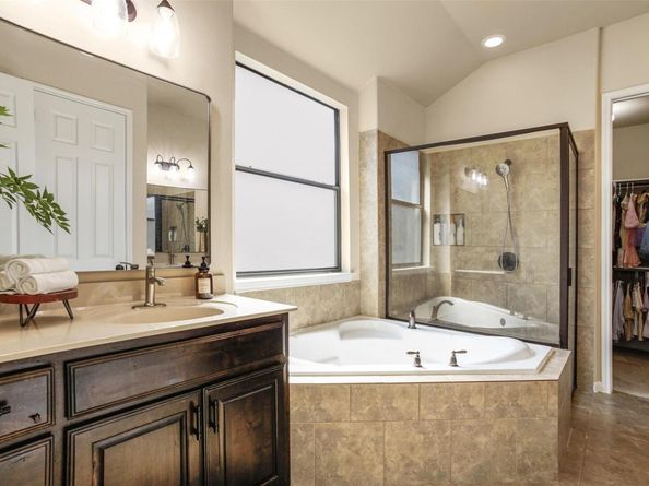 121 E Adelanta PL, Round Rock TX 78681