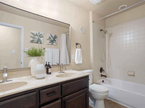121 E Adelanta PL, Round Rock TX 78681