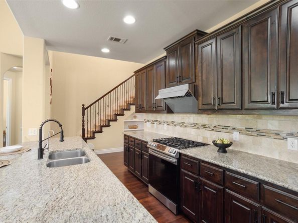 121 E Adelanta PL, Round Rock TX 78681