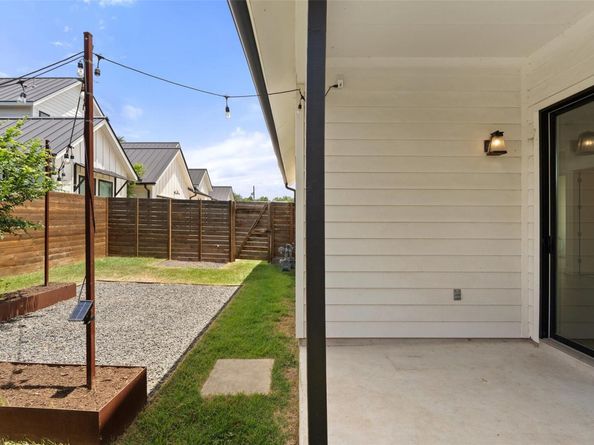 4020 Valley View RD B, Austin TX 78704