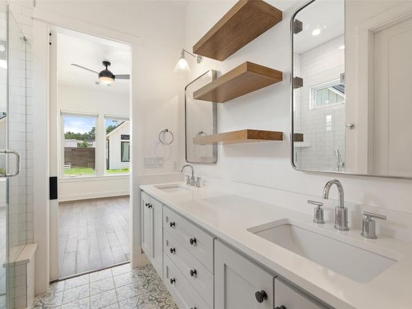 4020 Valley View RD B, Austin TX 78704