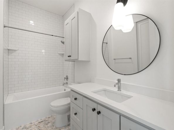 4020 Valley View RD B, Austin TX 78704