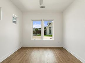 4020 Valley View RD B, Austin TX 78704