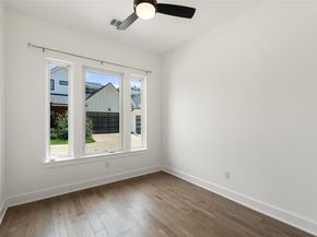 4020 Valley View RD B, Austin TX 78704