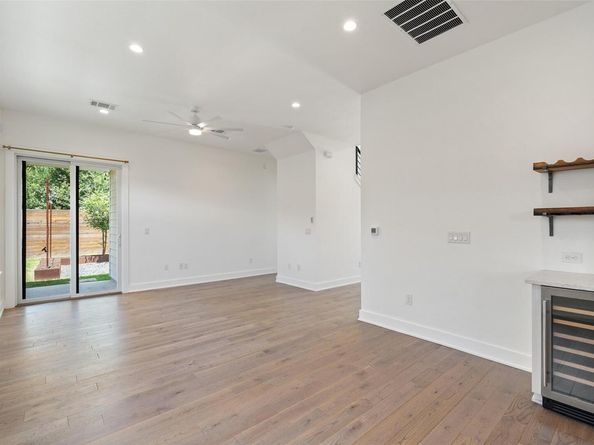 4020 Valley View RD B, Austin TX 78704