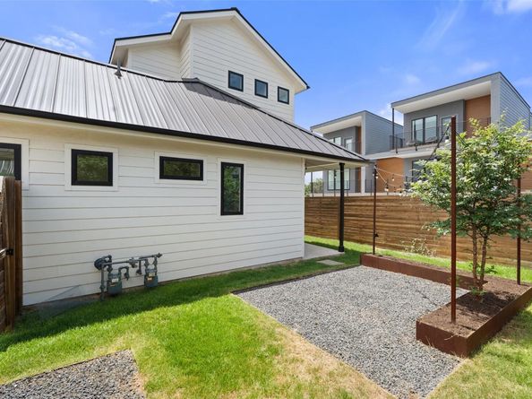 4020 Valley View RD B, Austin TX 78704