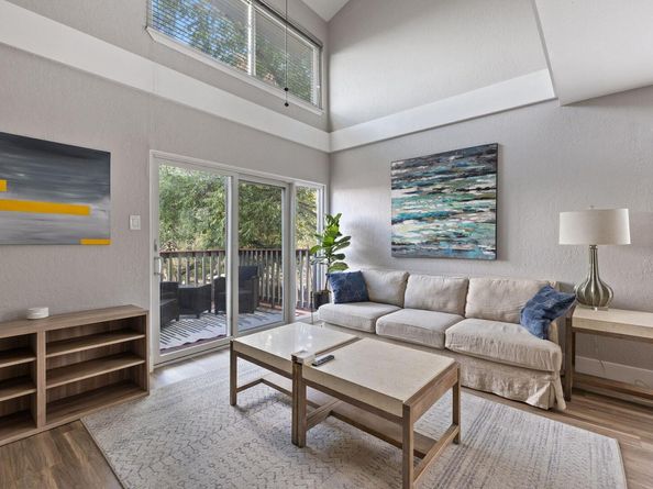 2215 Post RD 2046, Austin TX 78704