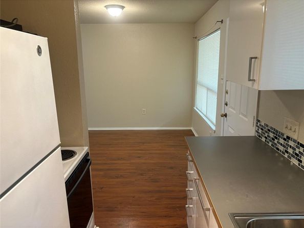 1514 Parker LN 104, Austin TX 78741