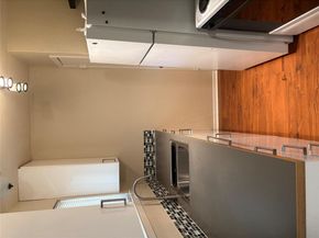 1514 Parker LN 104, Austin TX 78741