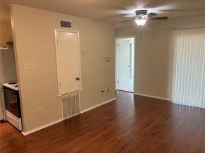 1514 Parker LN 104, Austin TX 78741