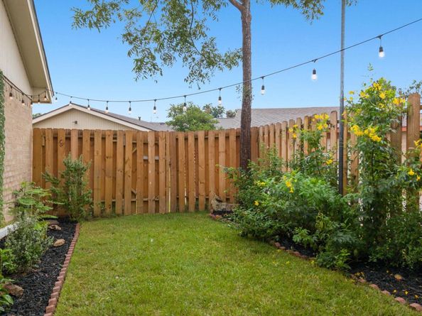 11127 Pinehurst DR E, Austin TX 78747