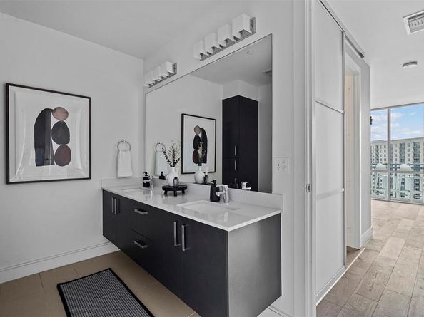 222 West Ave 1404, Austin TX 78701