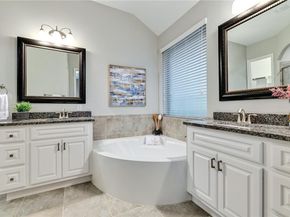 204 Maxwell WAY 39, Austin TX 78738