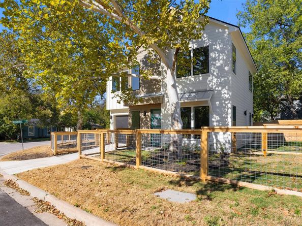 2001 Rountree DR 2, Austin TX 78722