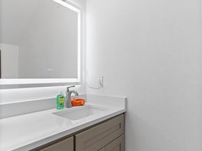 1208 W Oltorf ST B, Austin TX 78704