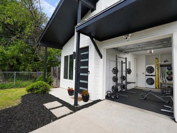 1123 Omega Ave 1, Austin TX 78721