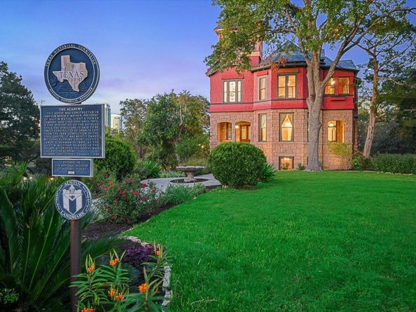 400 Academy DR, Austin TX 78704