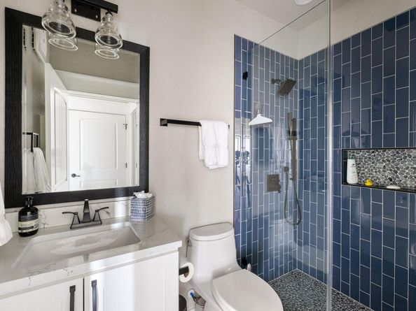 6704 Lantern View DR 202, Jonestown TX 78645