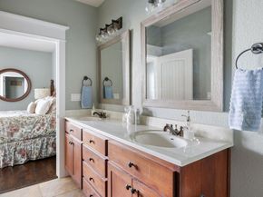 6704 Lantern View DR 202, Jonestown TX 78645