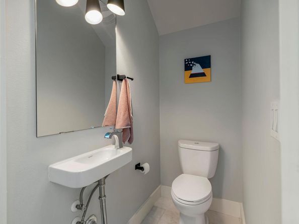 2812 Oak Springs DR 2, Austin TX 78702