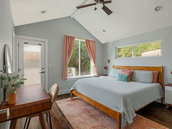 2812 Oak Springs DR 2, Austin TX 78702