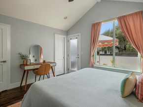 2812 Oak Springs DR 2, Austin TX 78702