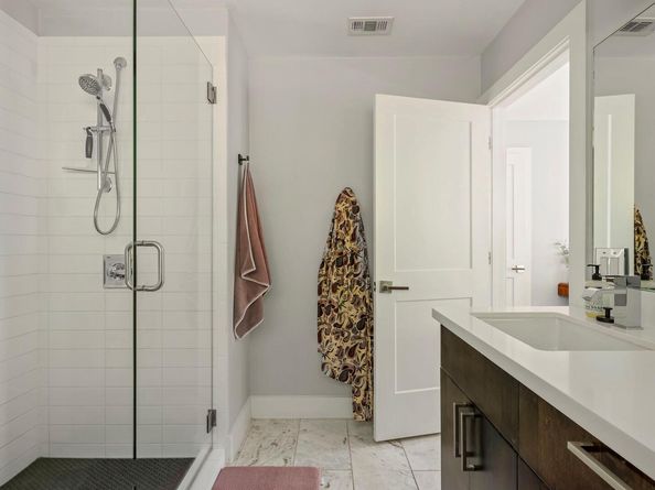 2812 Oak Springs DR 2, Austin TX 78702