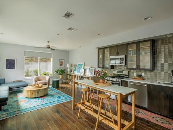 2812 Oak Springs DR 2, Austin TX 78702