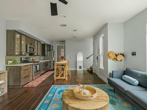 2812 Oak Springs DR 2, Austin TX 78702