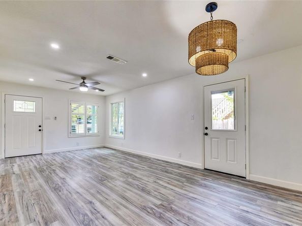 6807 Trendal LN, Austin TX 78744