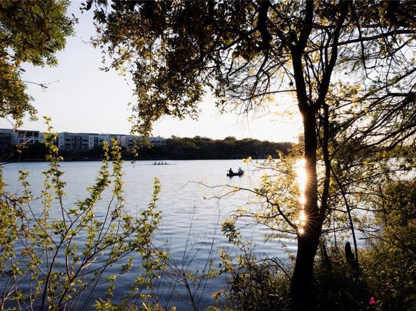 49 Navasota ST 102, Austin TX 78702