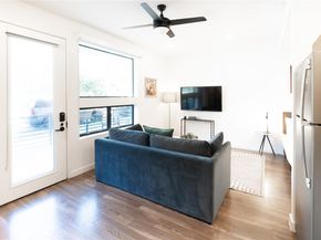 49 Navasota ST 102, Austin TX 78702