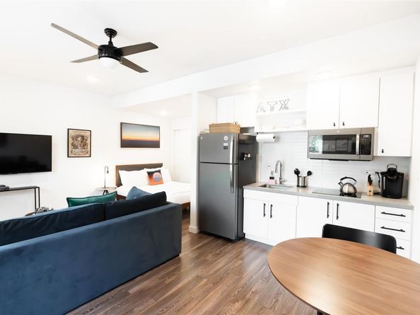 49 Navasota ST 102, Austin TX 78702