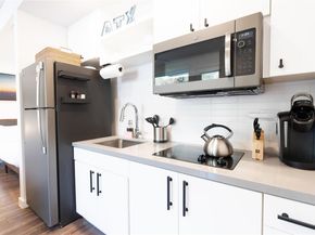 49 Navasota ST 102, Austin TX 78702