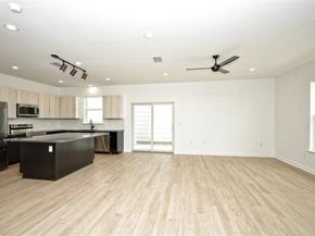 7601 Cooper LN 25, Austin TX 78745