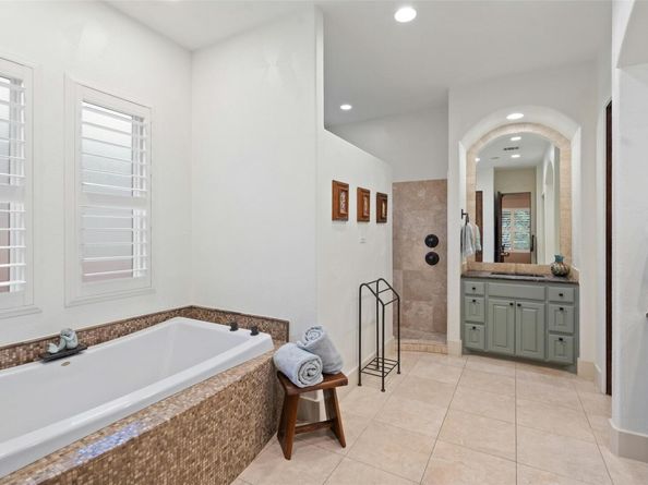 216 Golden Bear DR, Lakeway TX 78738