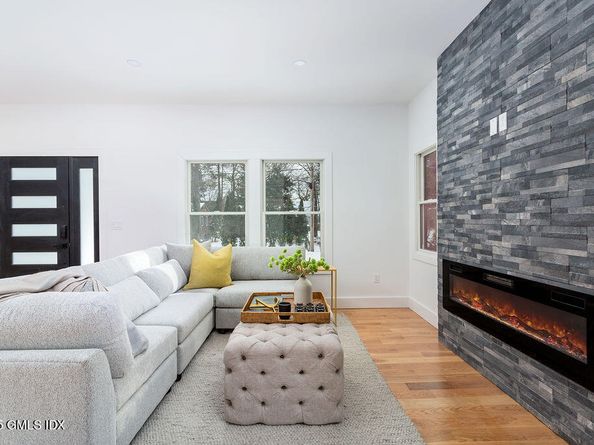 17 Maple Drive, Old Greenwich CT 06870