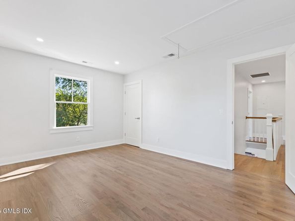 8 Park Avenue, Old Greenwich CT 06870